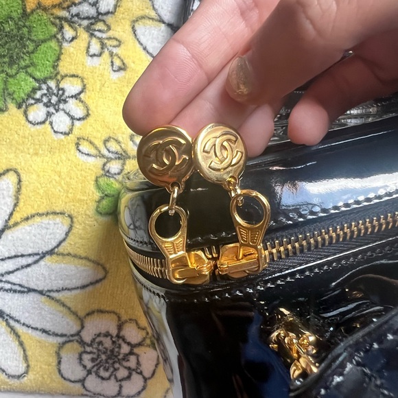 Chanel Vintage Patent Leather Black Vanity Makeup Crossbody Bag - Picture 6 of 15